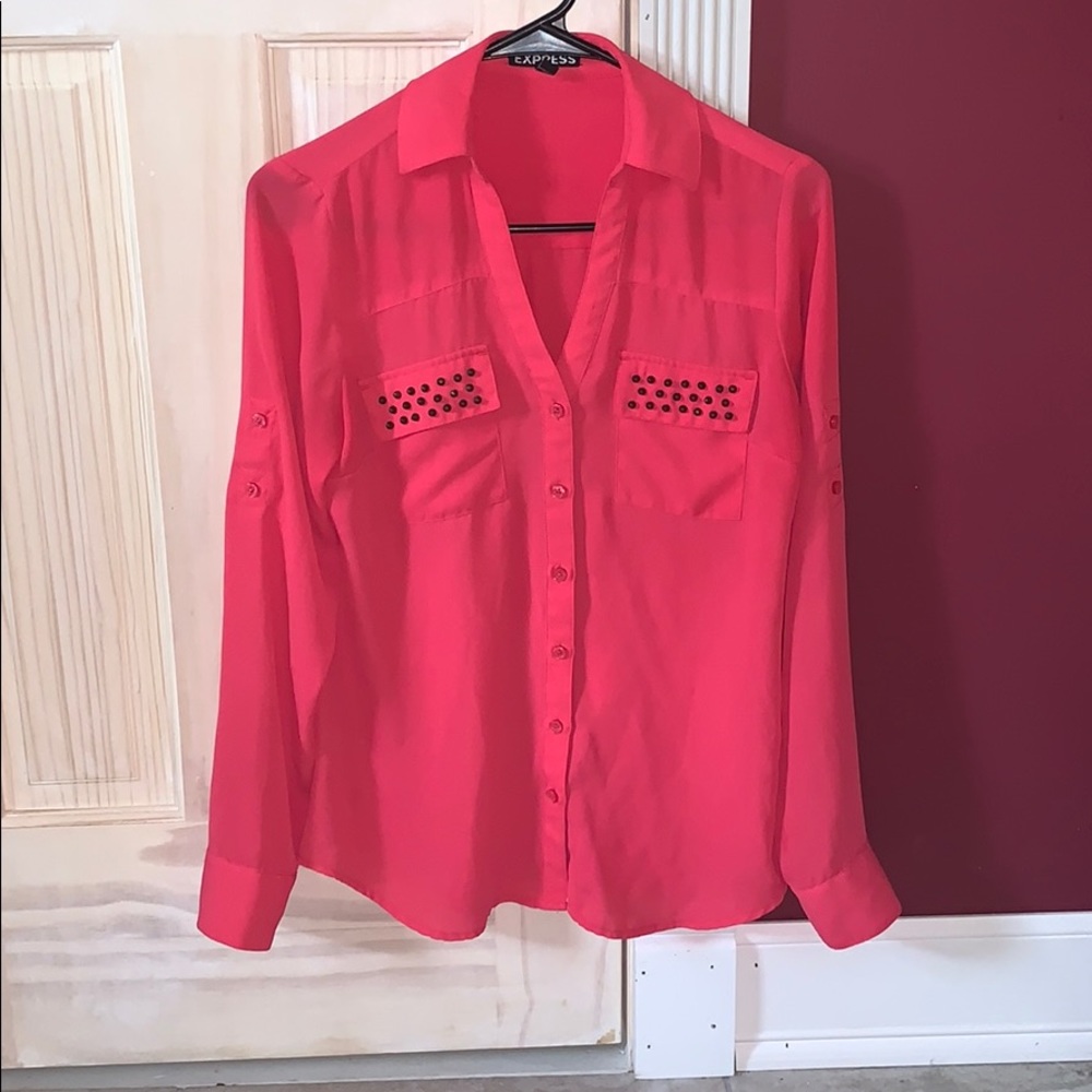 *HOST PICK * 🌸💖 Salmon color blouse from Express size XS